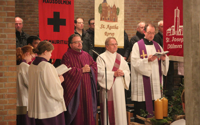 Begrüßung von Pfarrer Heio Weishaupt und Pater Charly sowie Messdienerneuaufnahme in St. Joseph